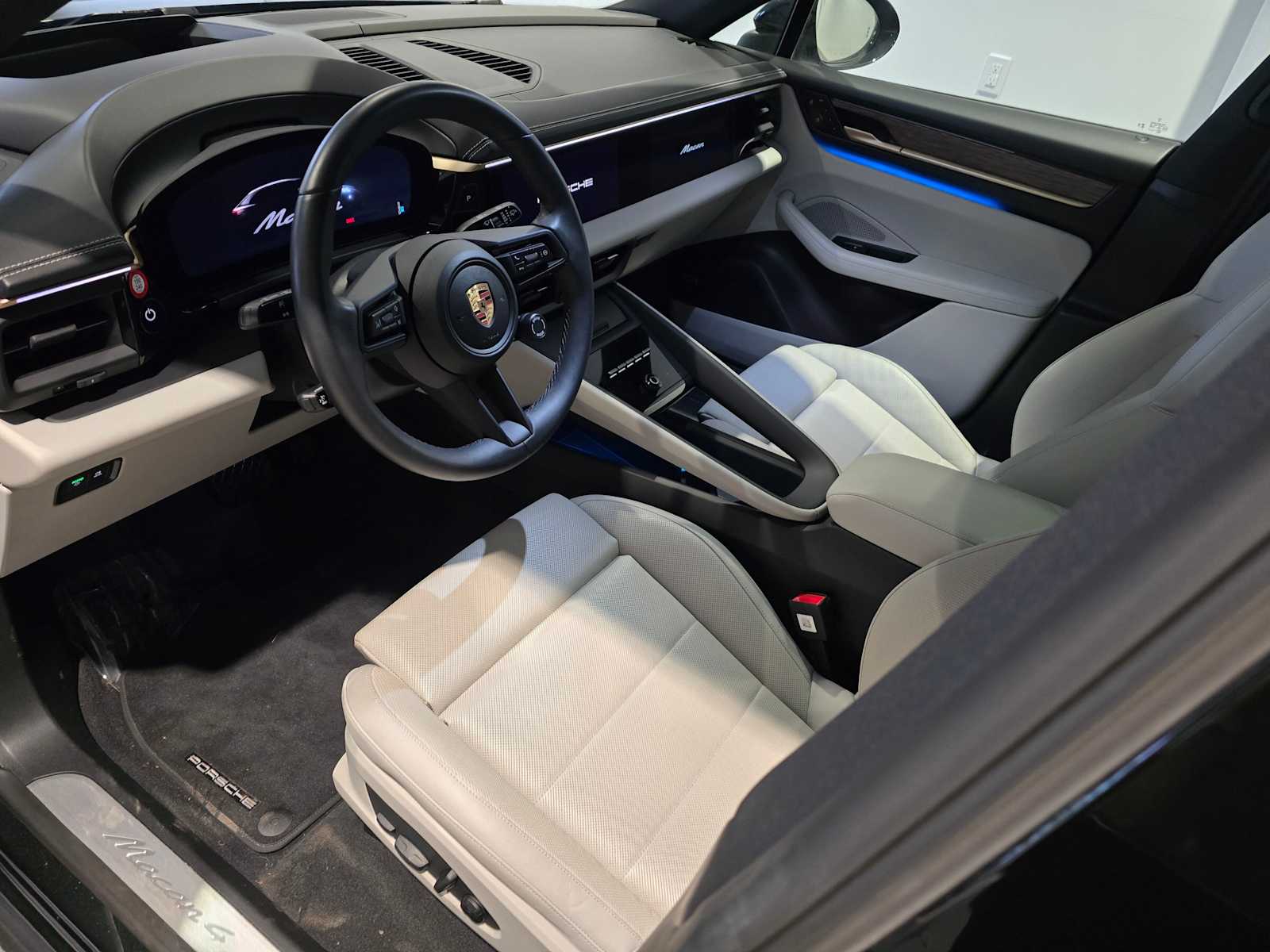 2024 Porsche Macan Electric 4 photo 4