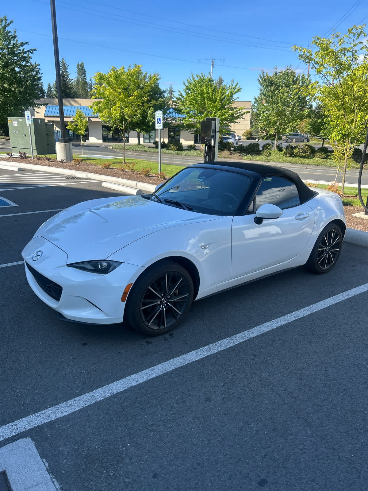 2024 Mazda MX-5 Miata Miata Grand Touring photo 2