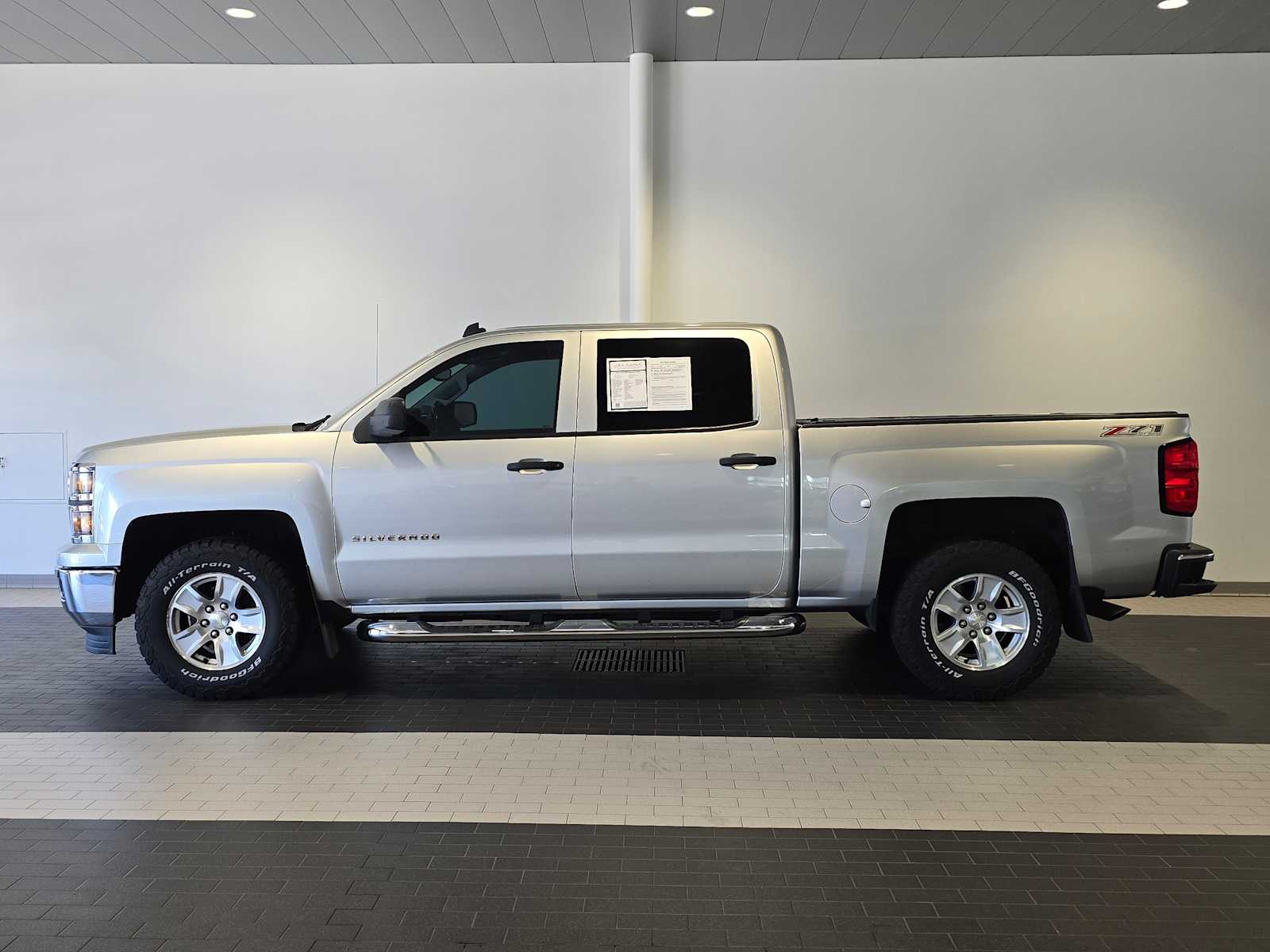 2014 Chevrolet Silverado 1500 LT photo 2