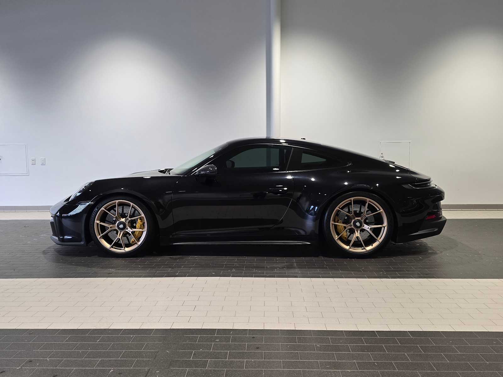 2022 Porsche 911 GT3 Touring photo 2