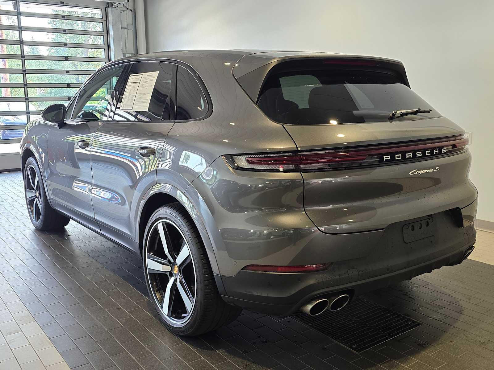 2024 Porsche Cayenne S photo 3