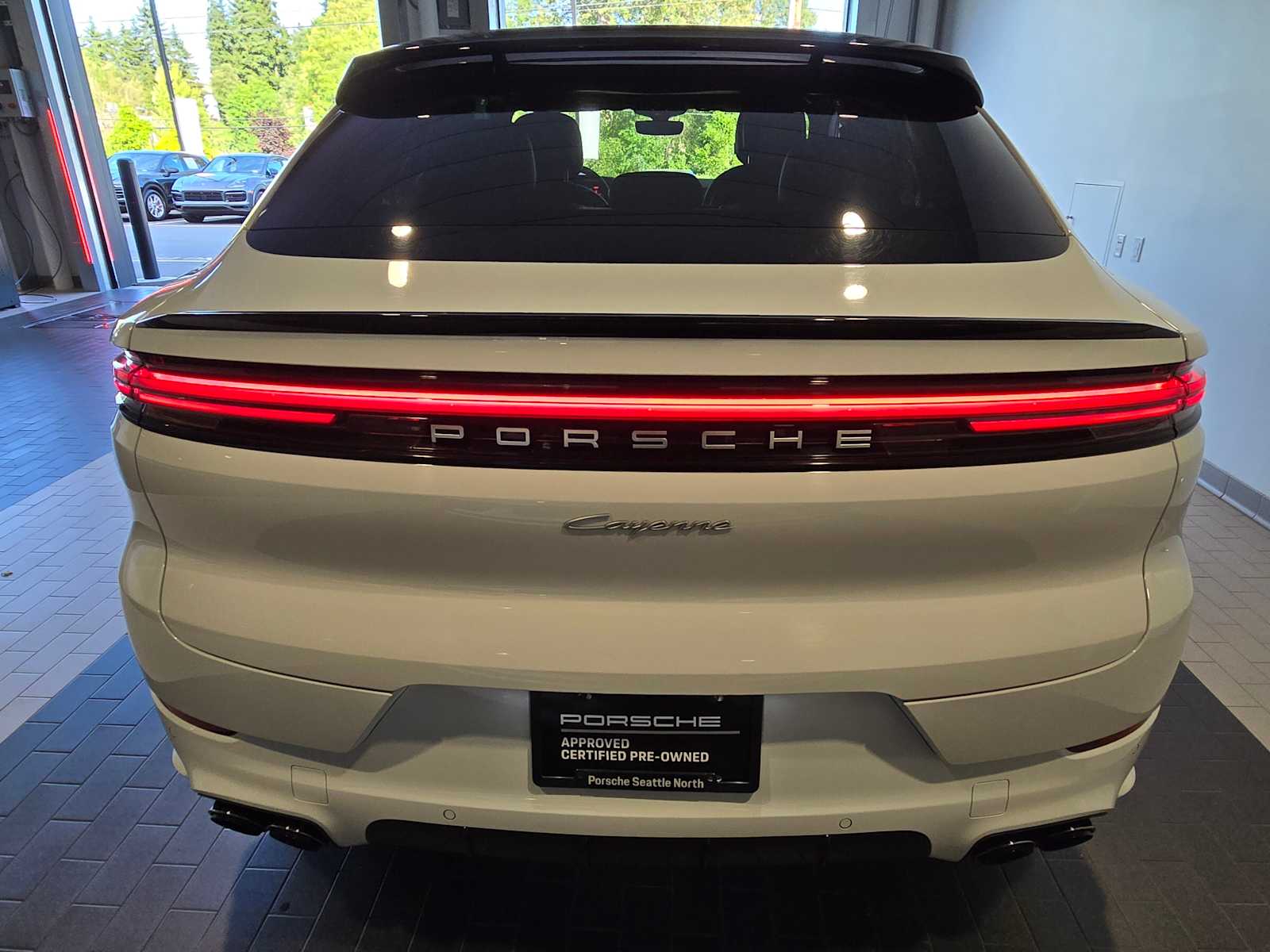 2024 Porsche Cayenne Base photo 4