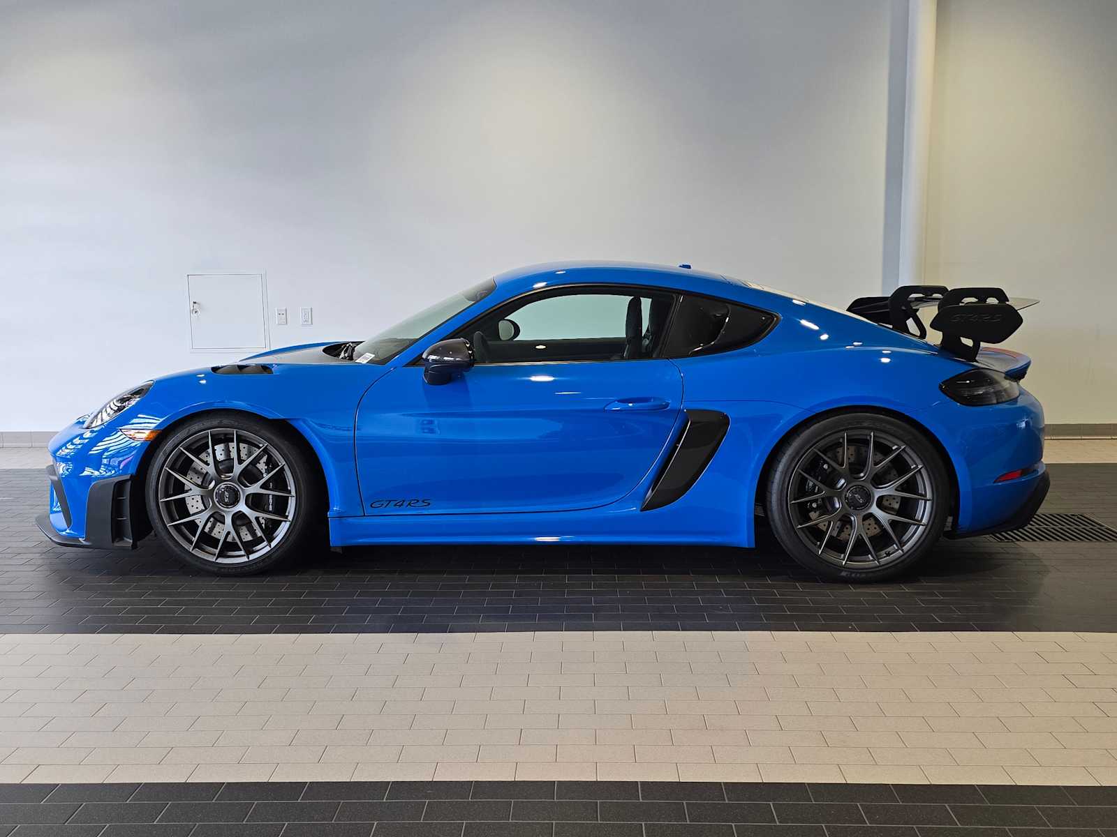 2025 Porsche Cayman GT4 RS photo 2