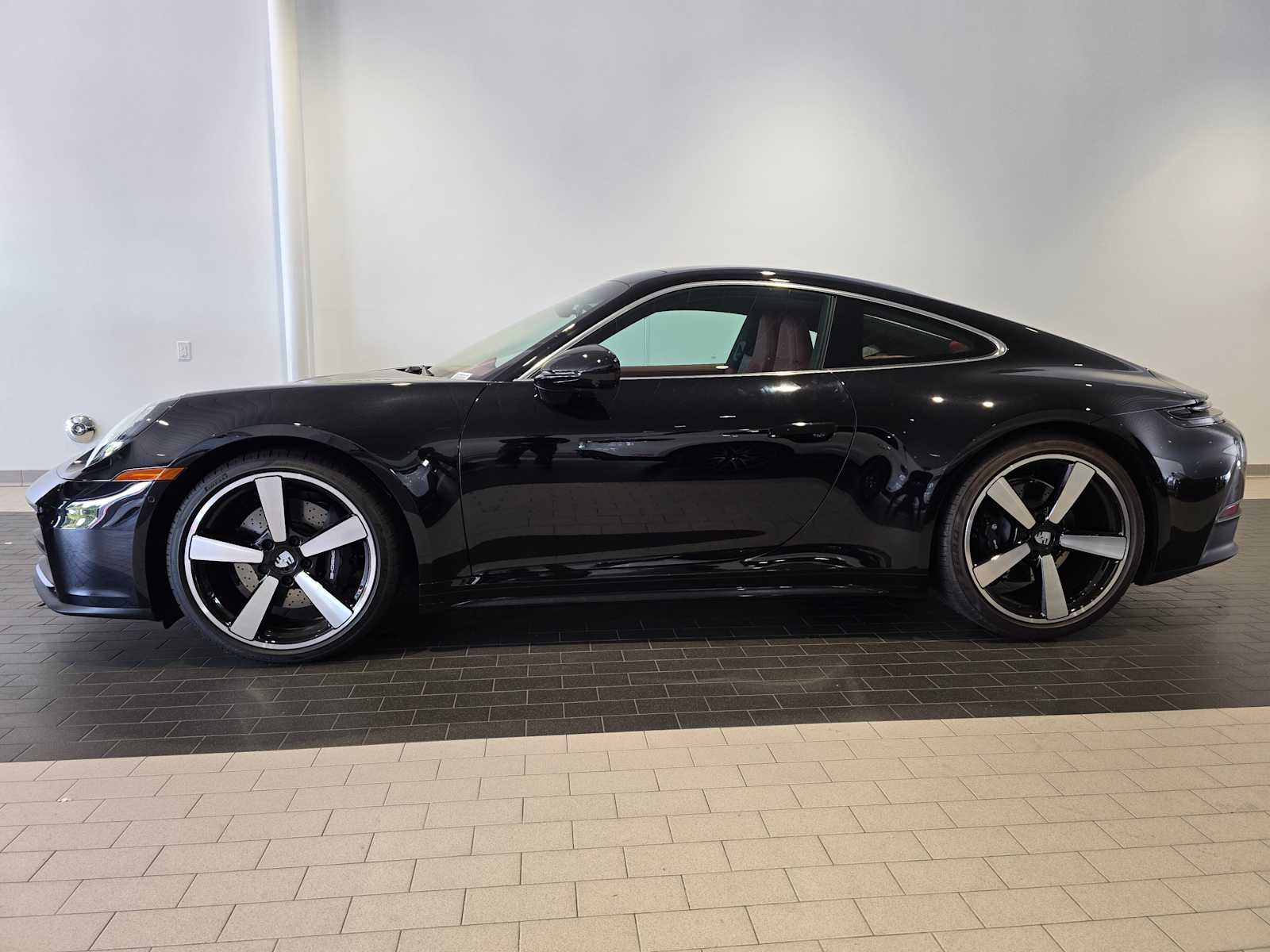 2025 Porsche 911 Coupe photo 2