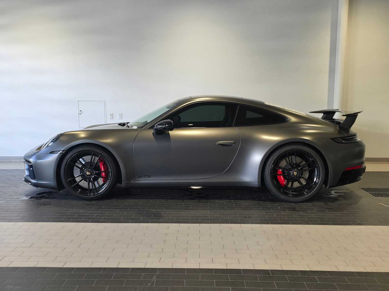 2024 Porsche 911 GTS photo 2
