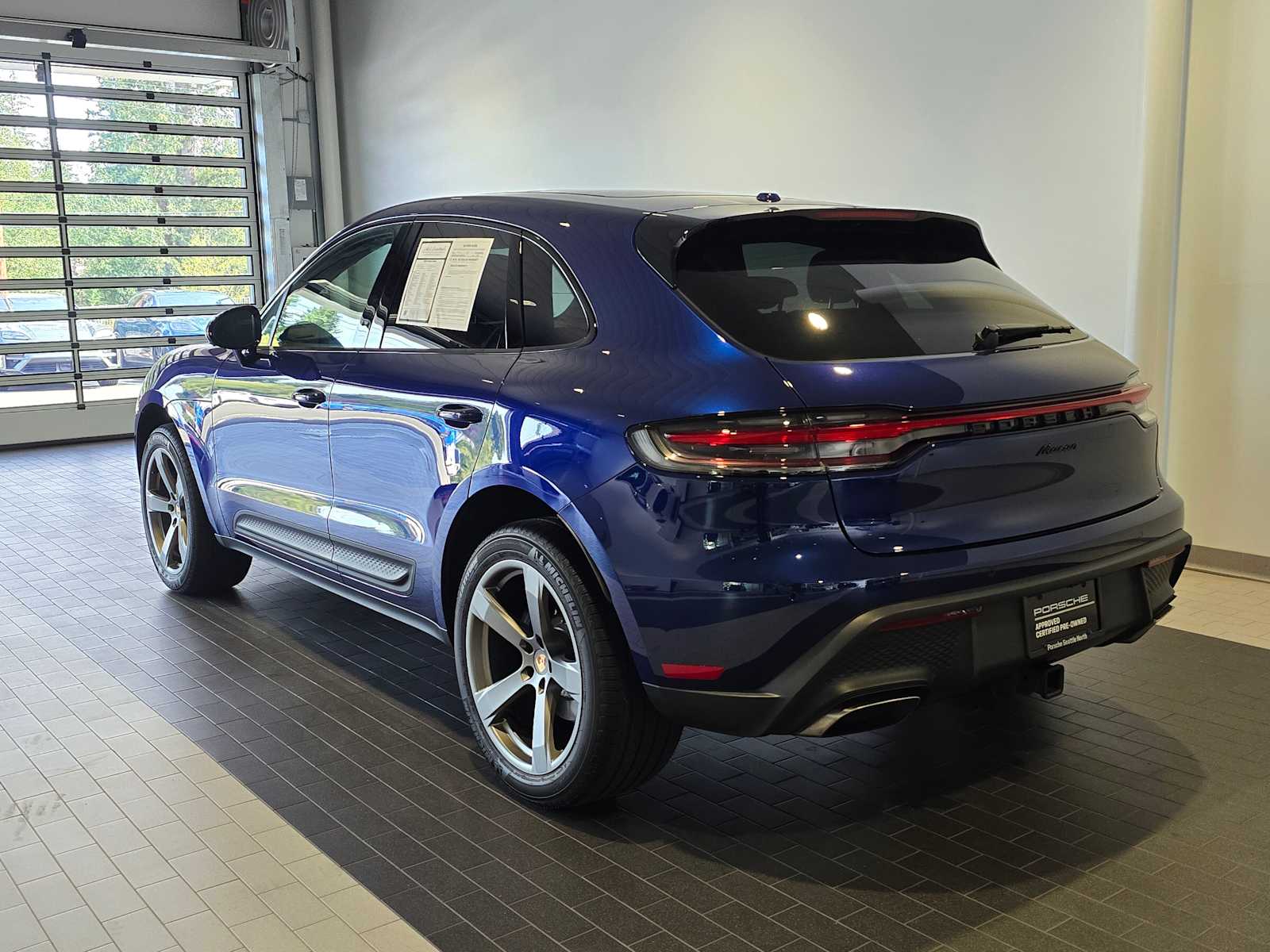 2024 Porsche Macan Base photo 3