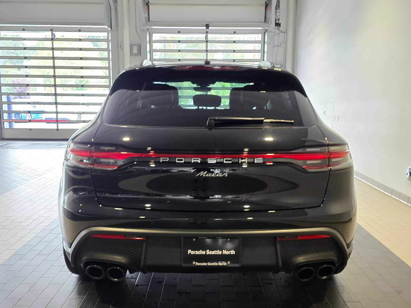 2024 Porsche Macan Base photo 4