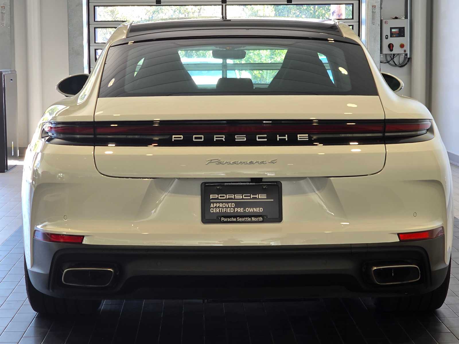 2024 Porsche Panamera 4 photo 4