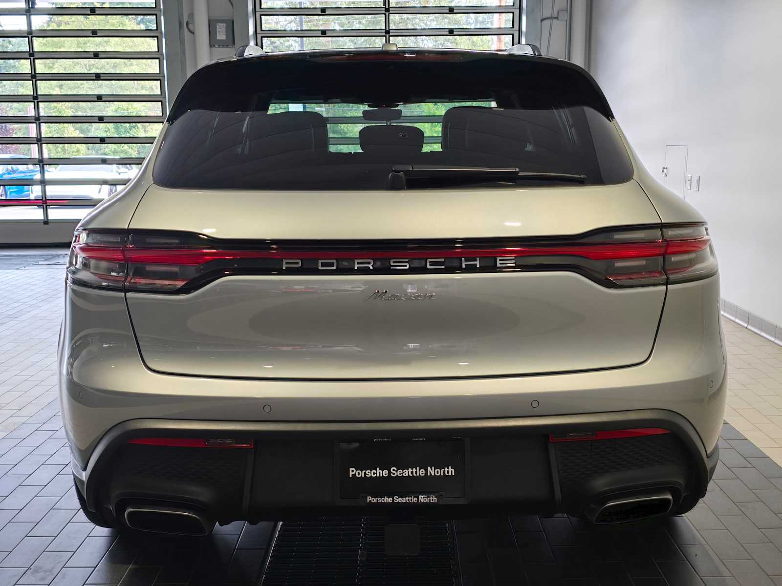 2024 Porsche Macan Base photo 4