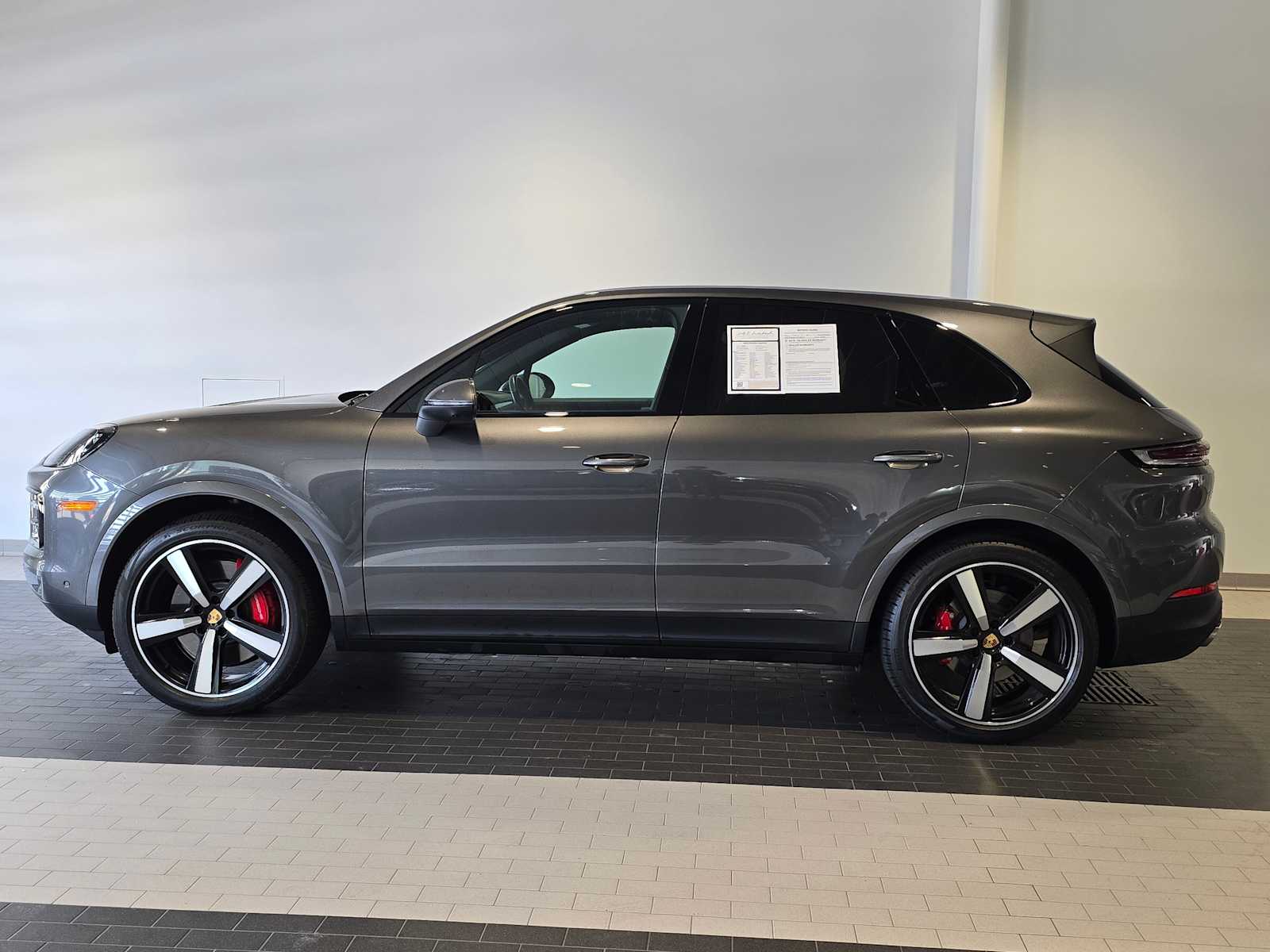 2024 Porsche Cayenne S photo 2