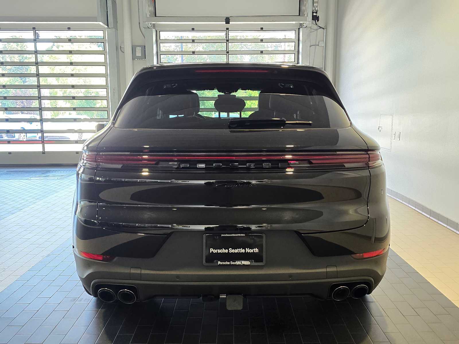 2024 Porsche Cayenne Base photo 3
