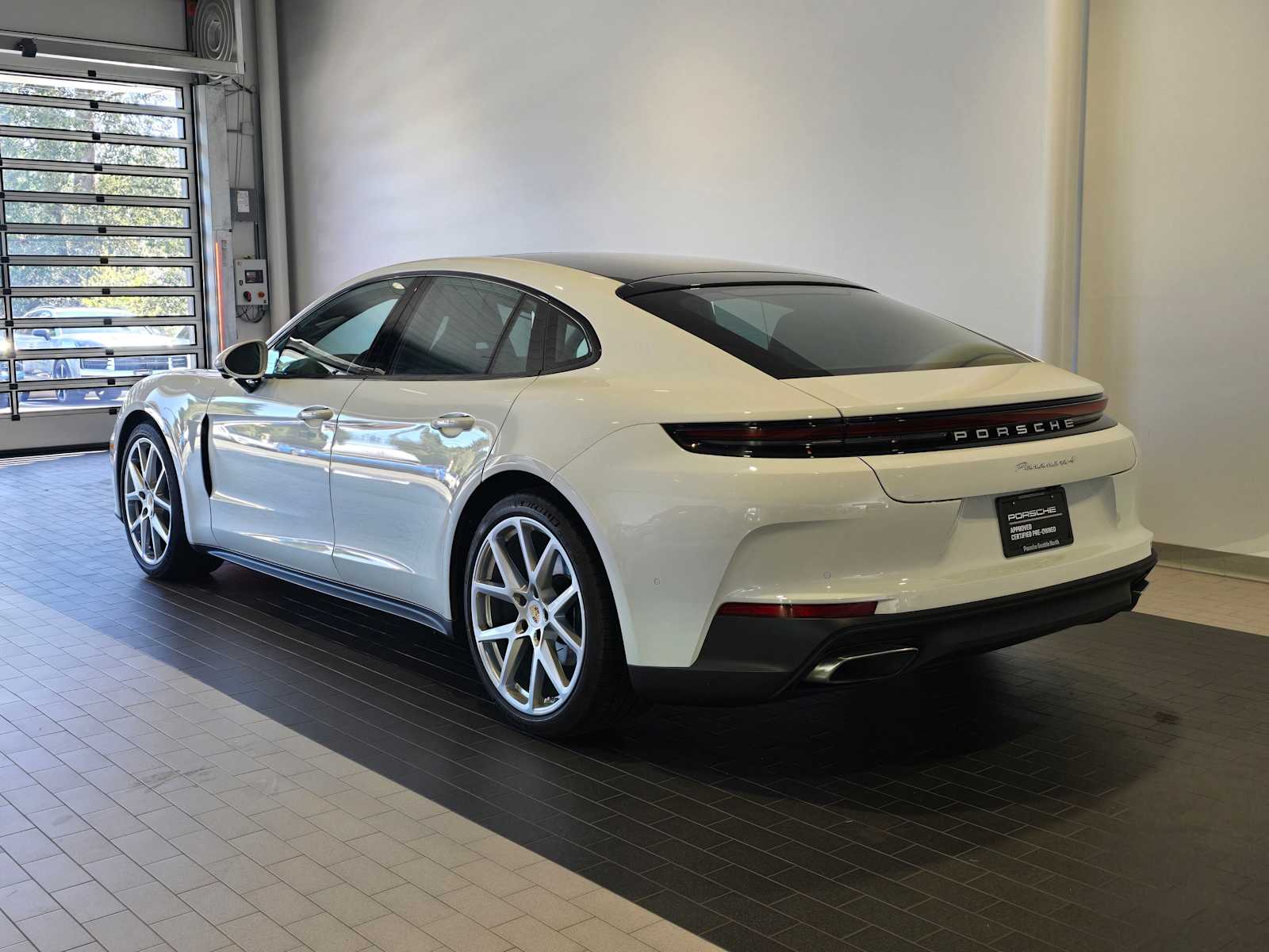 2024 Porsche Panamera 4 photo 3
