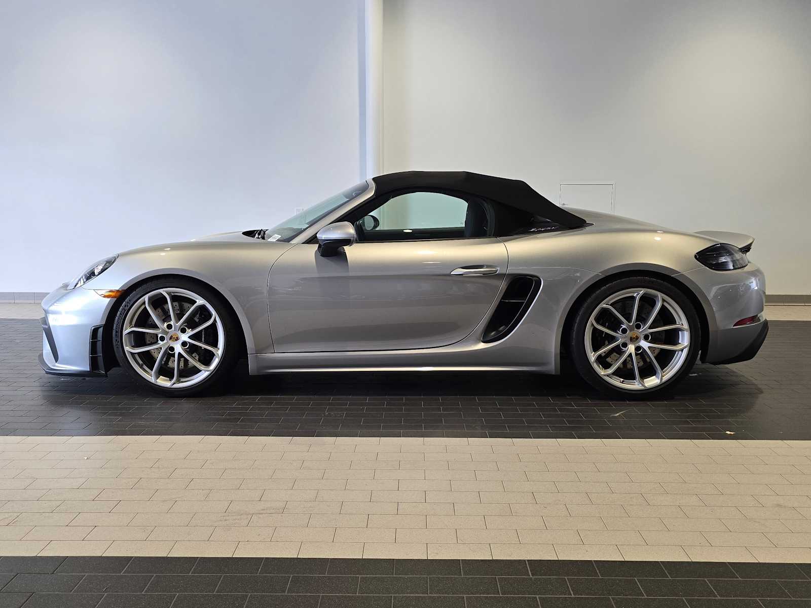 2021 Porsche Boxster Spyder Base photo 2