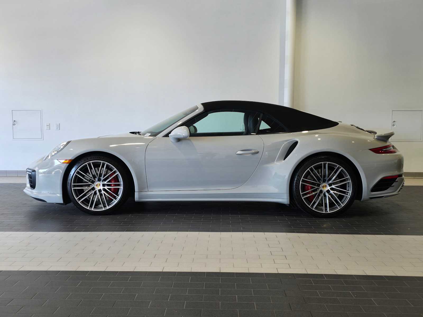 2019 Porsche 911 Turbo Cabriolet photo 2