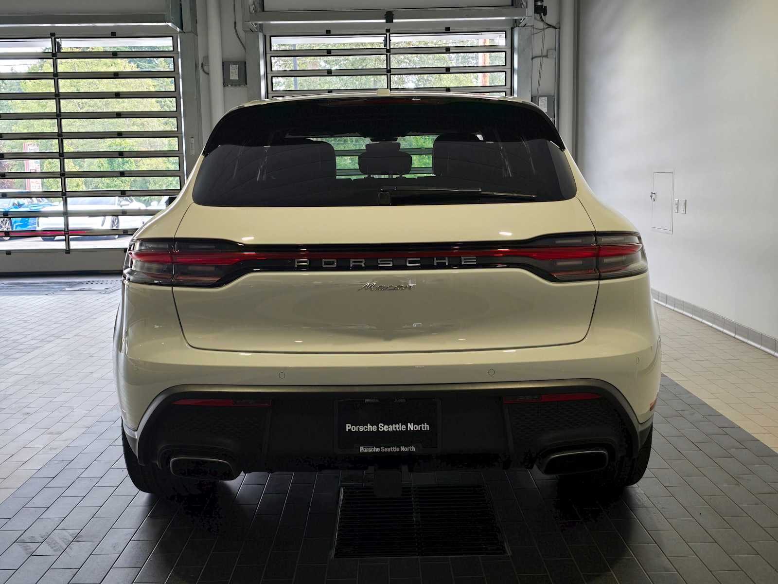 2024 Porsche Macan Base photo 4