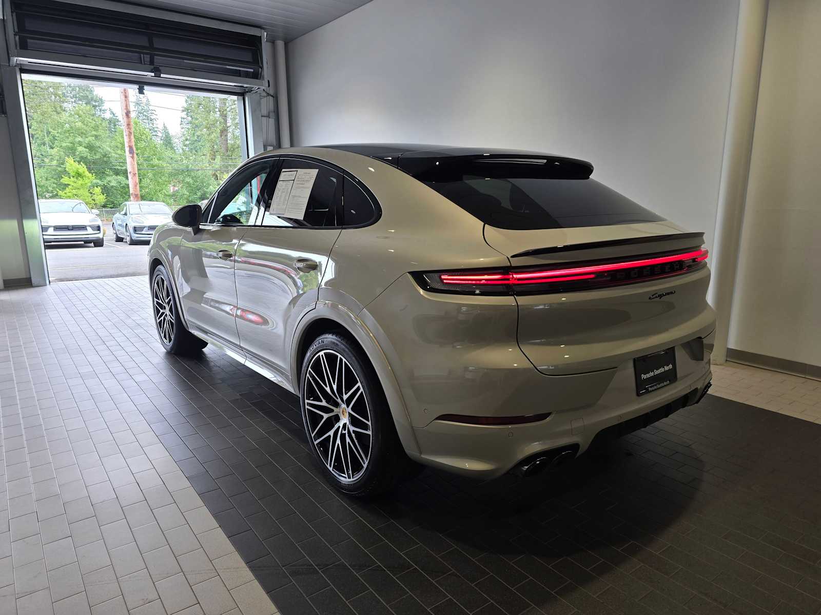 2024 Porsche Cayenne Coupe photo 3