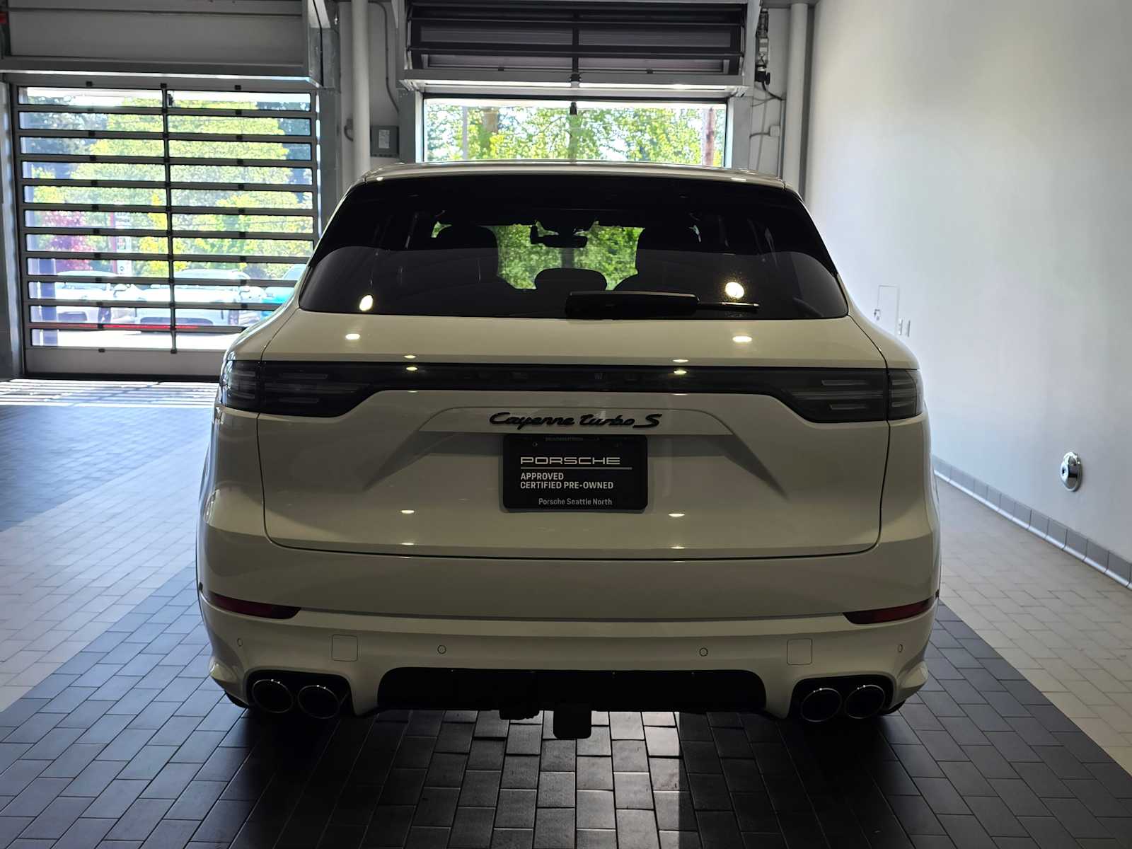 2023 Porsche Cayenne Turbo S E-Hybrid photo 4