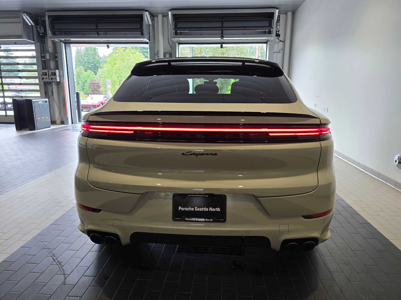 2024 Porsche Cayenne Coupe photo 4