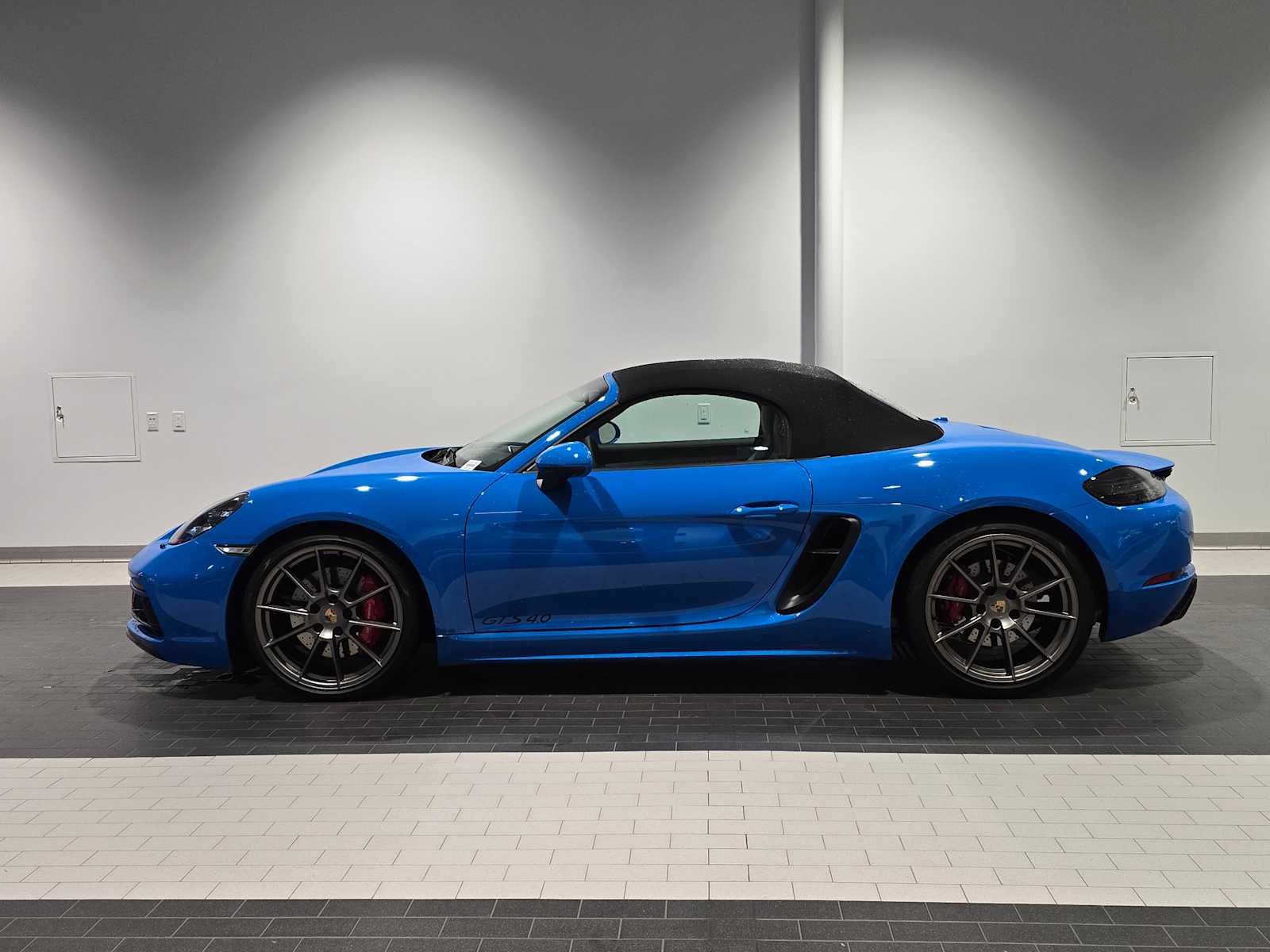 2024 Porsche Boxster GTS 4.0 photo 2