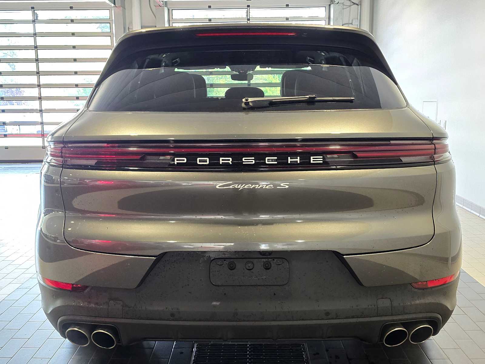 2024 Porsche Cayenne S photo 4