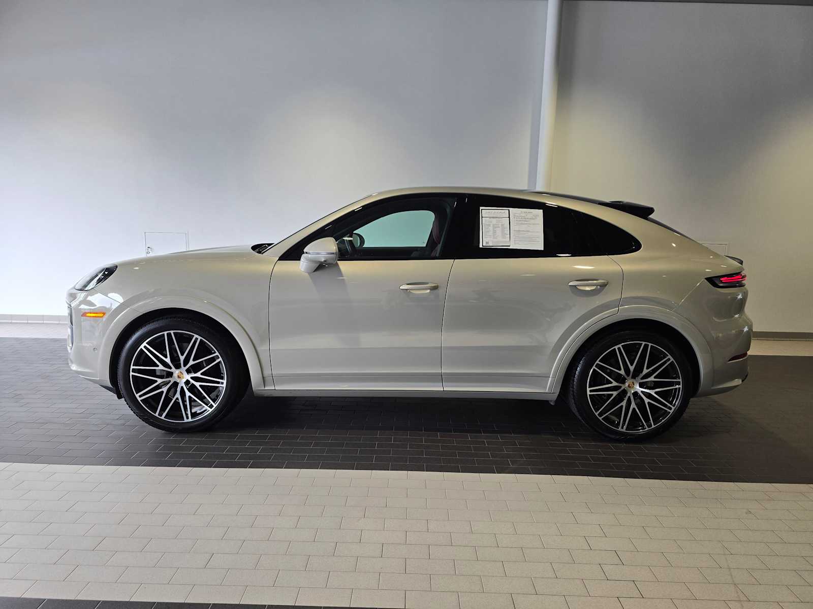 2024 Porsche Cayenne Coupe photo 2