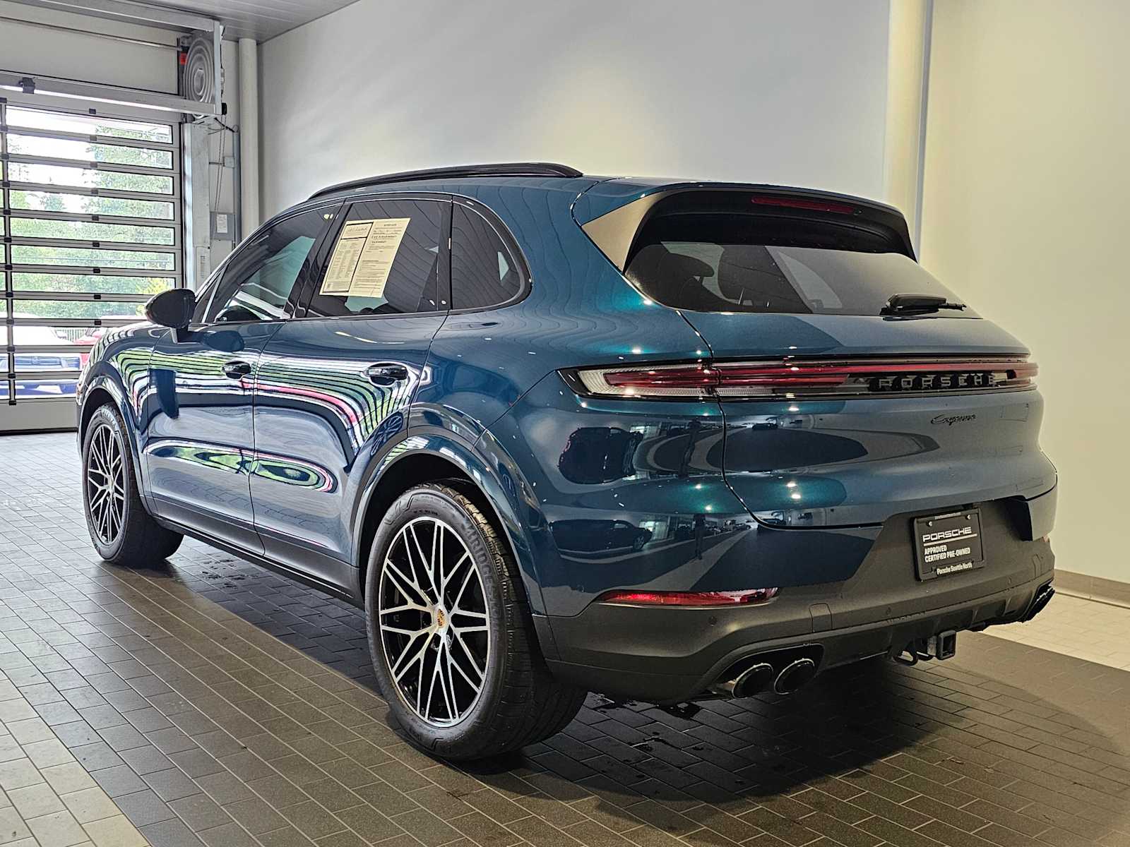 2024 Porsche Cayenne Base photo 3