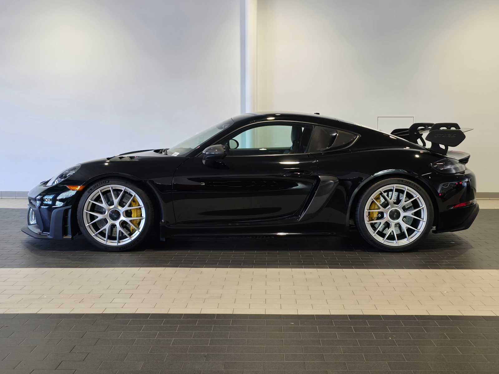 2024 Porsche Cayman GT4 RS photo 2