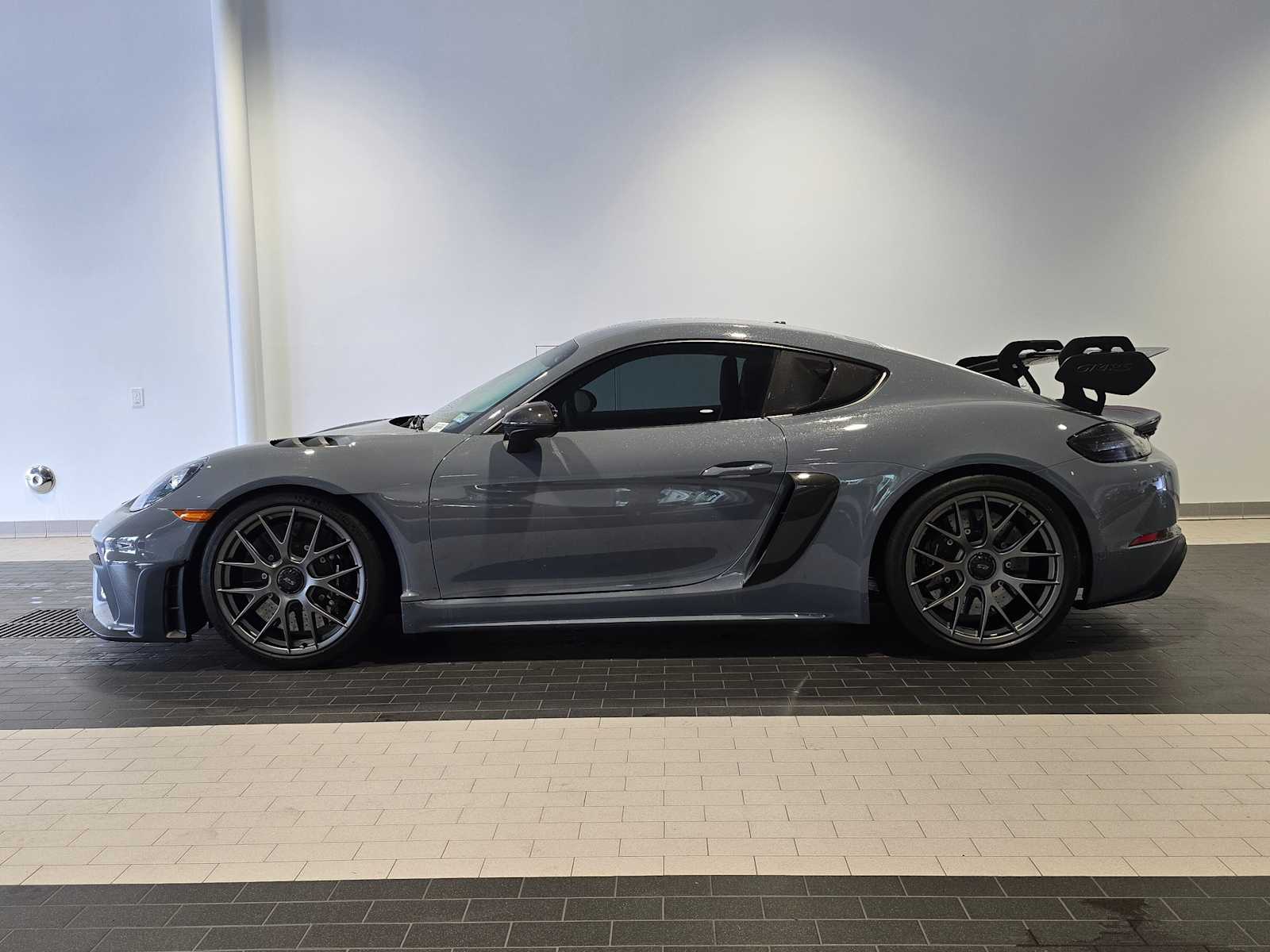 2023 Porsche Cayman GT4 RS photo 2