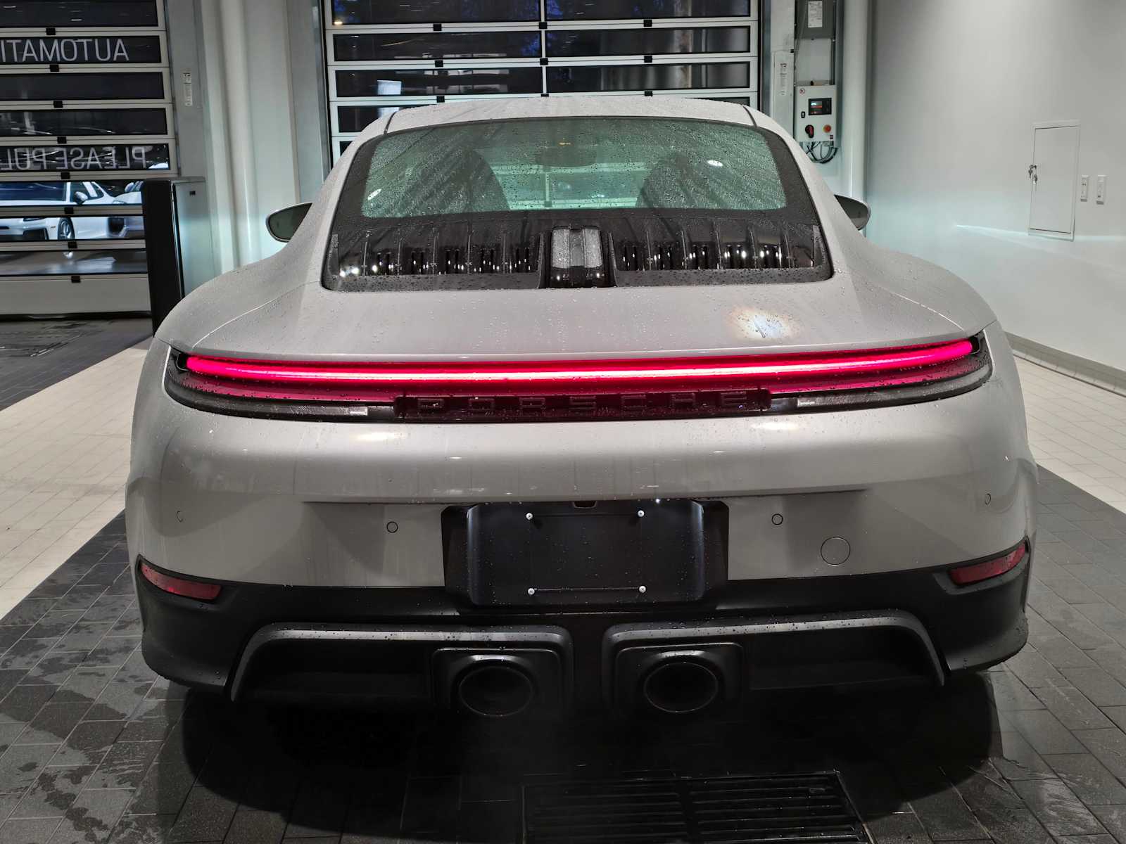 2025 Porsche 911 4 GTS photo 4