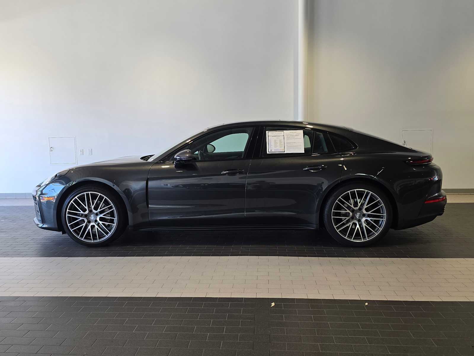 2024 Porsche Panamera Base photo 2