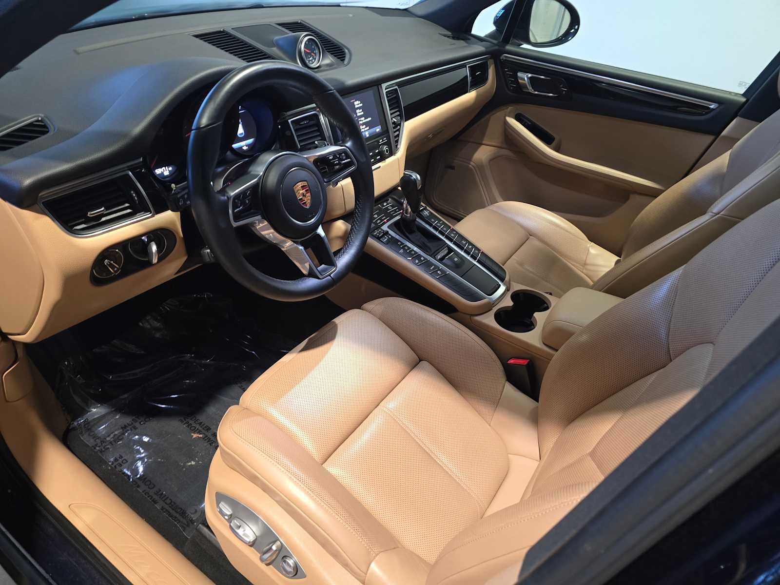 2018 Porsche Macan Base photo 3