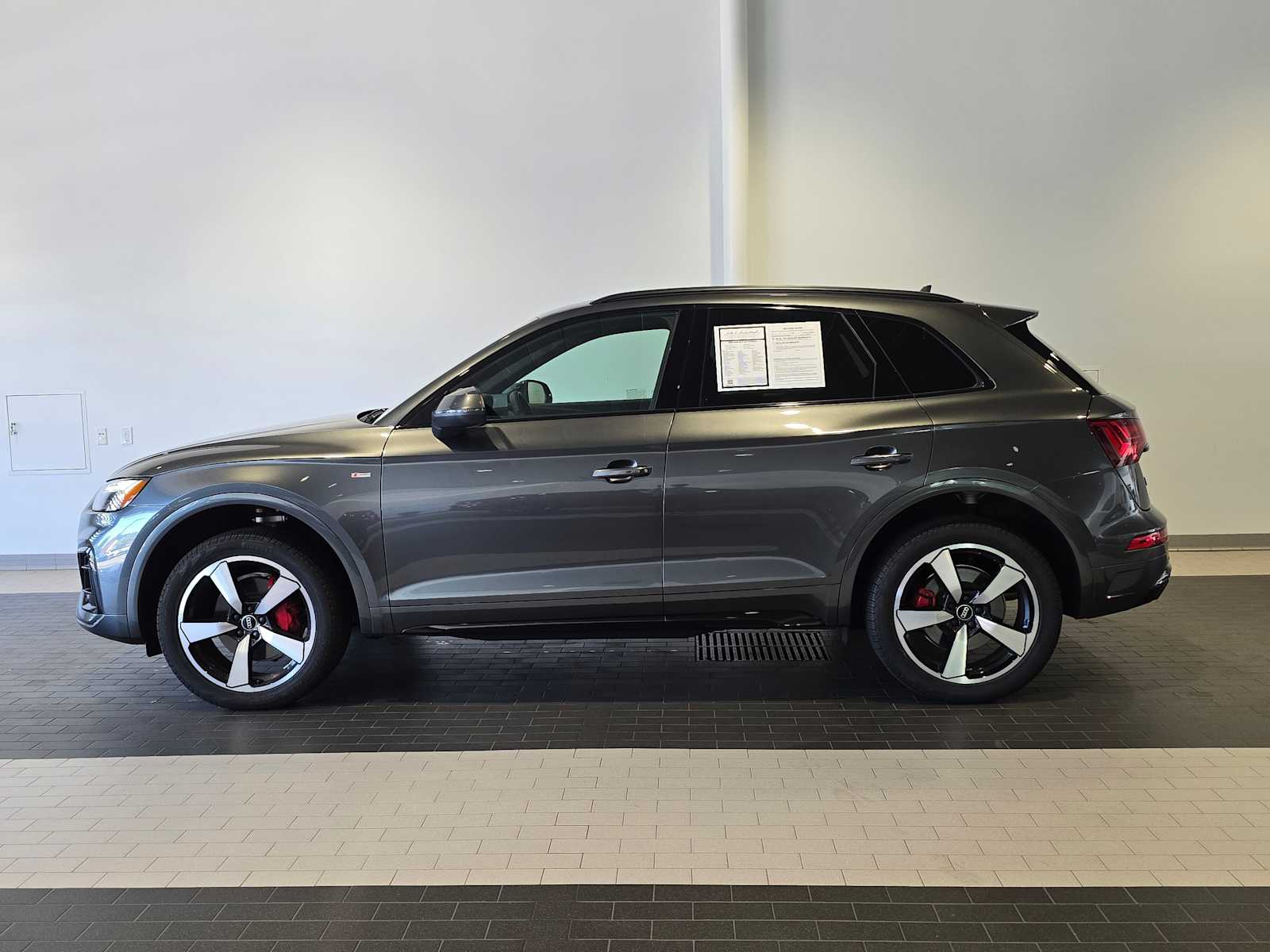 2024 Audi Q5 S line Premium Plus 45 TFSI photo 2
