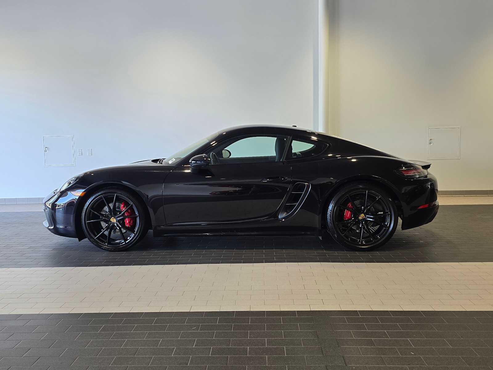 2025 Porsche Cayman S photo 2