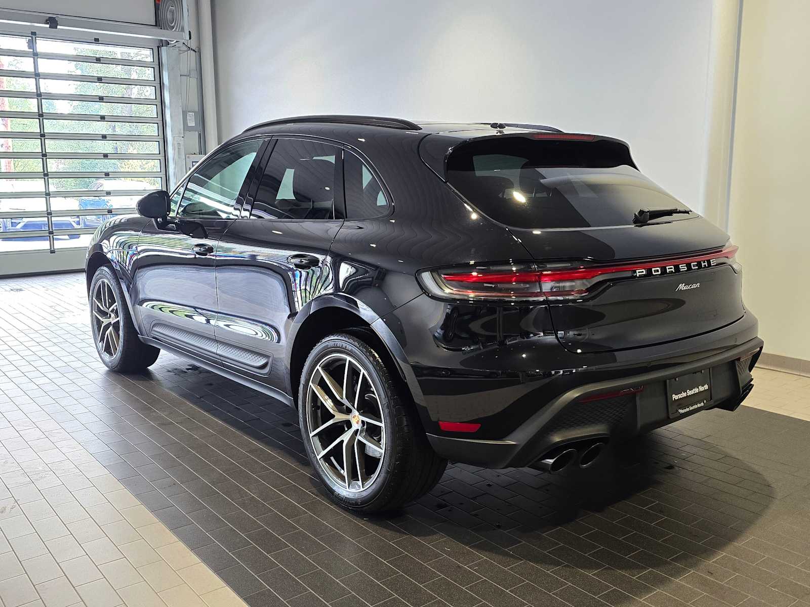 2024 Porsche Macan Base photo 3
