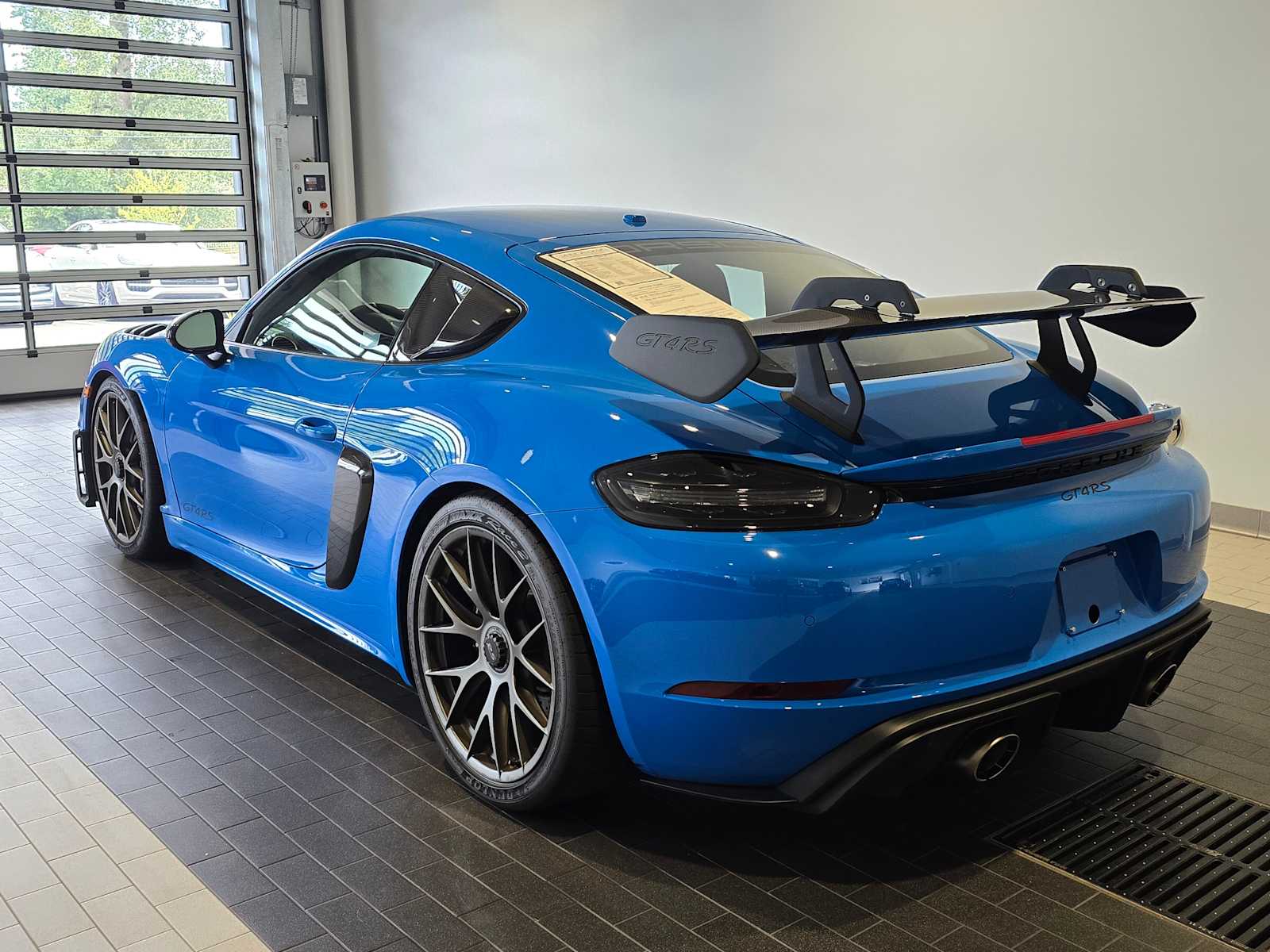 2025 Porsche Cayman GT4 RS photo 3