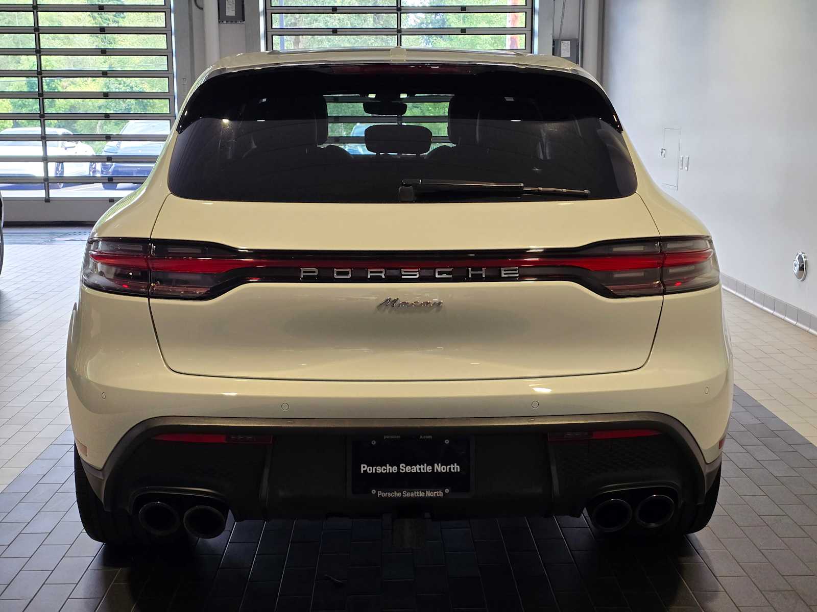 2024 Porsche Macan Base photo 4