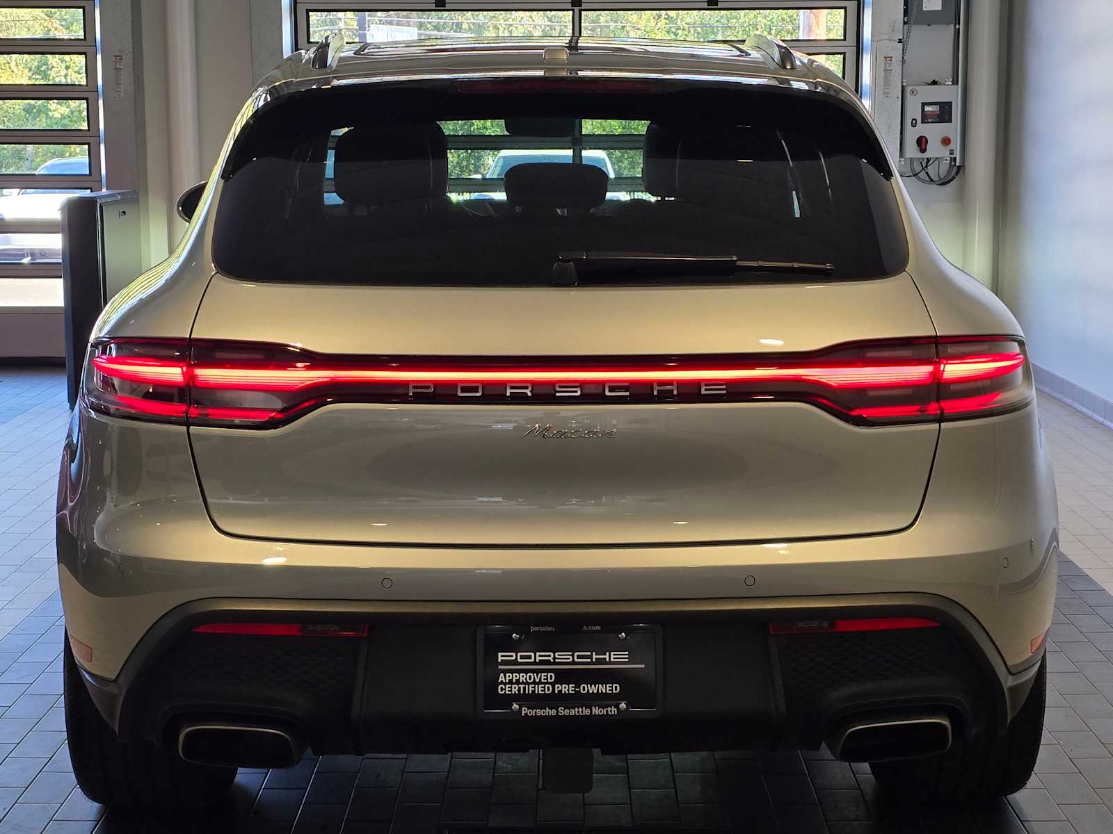 2024 Porsche Macan Base photo 4