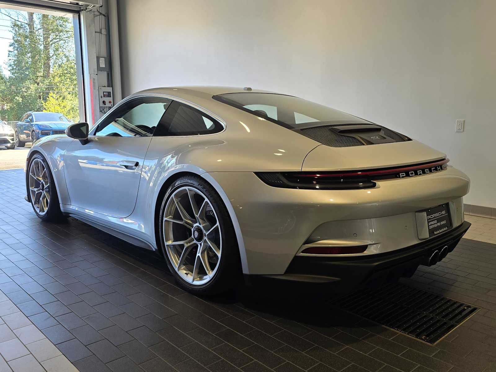 2022 Porsche 911 GT3 Touring Coupe photo 3