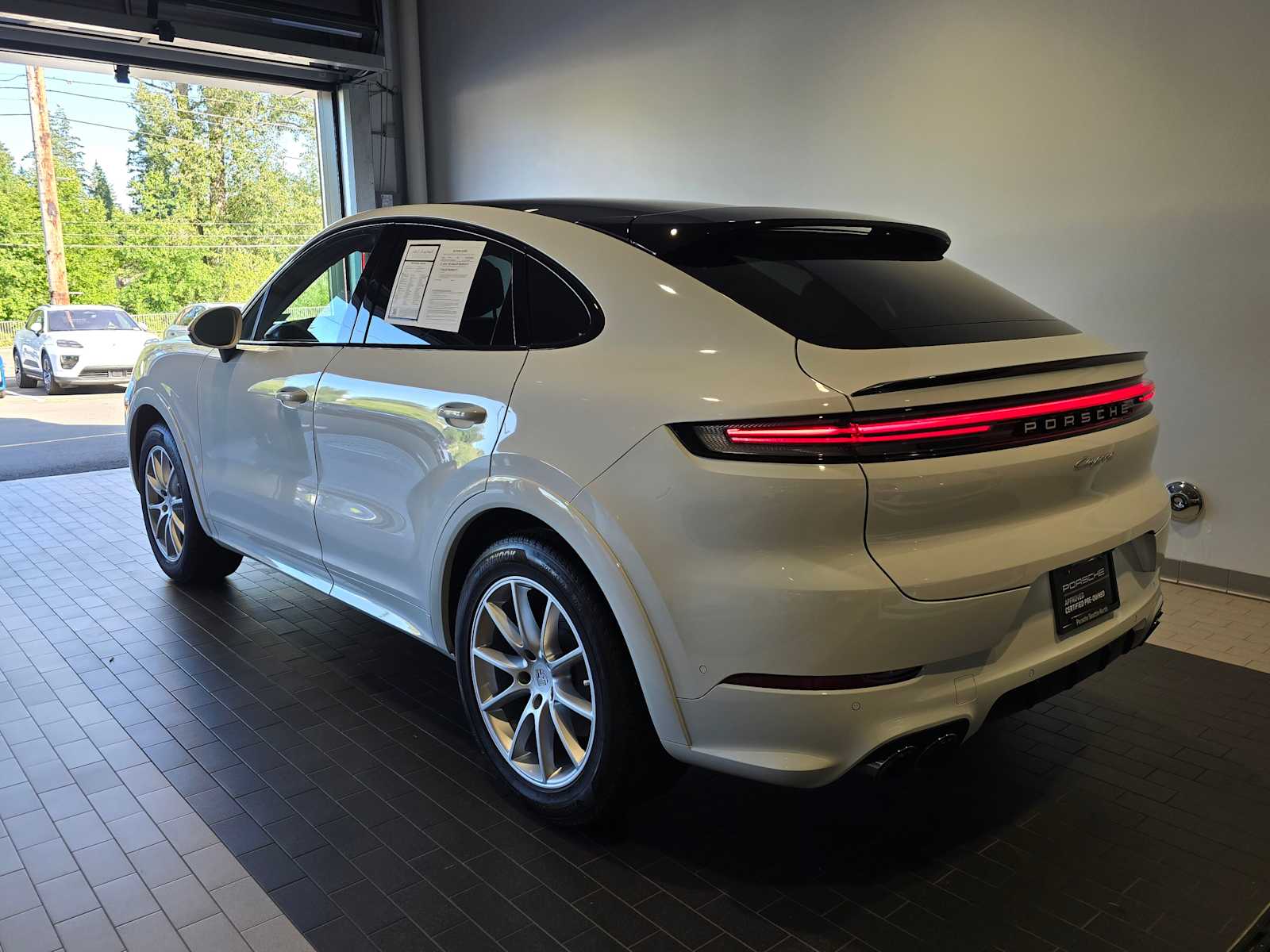 2024 Porsche Cayenne Base photo 3