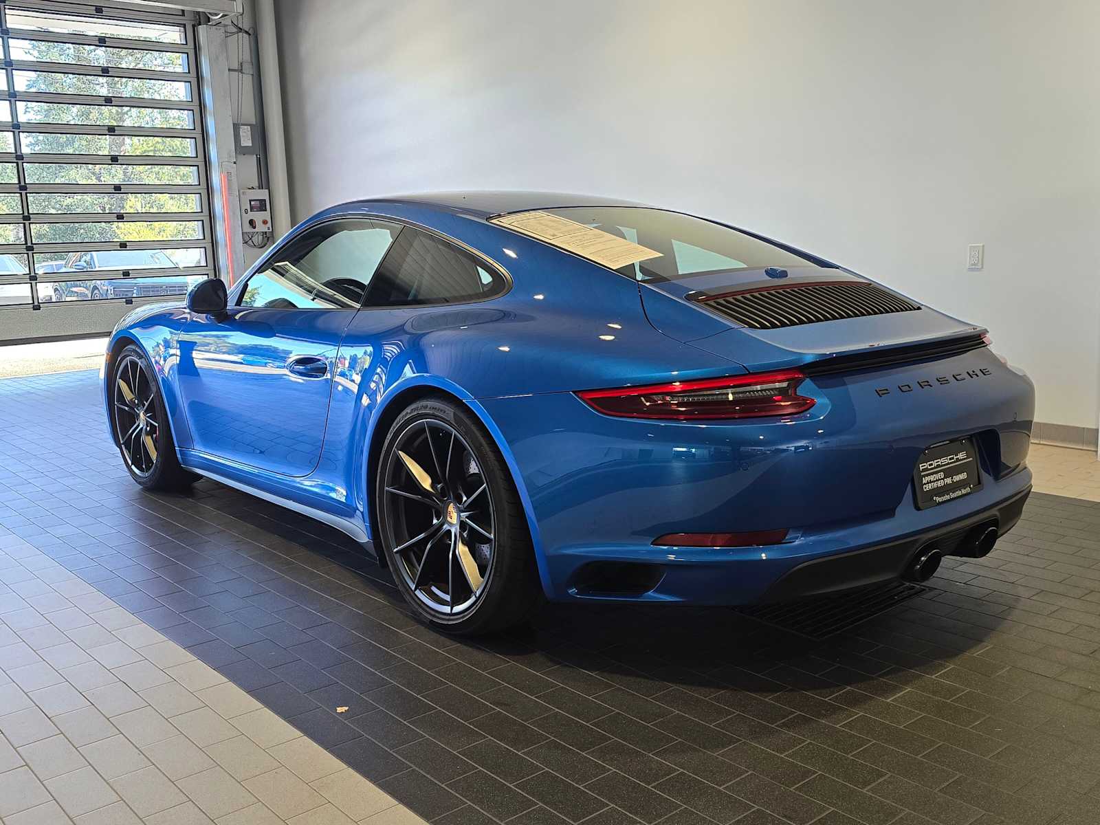 2018 Porsche 911 GTS photo 3