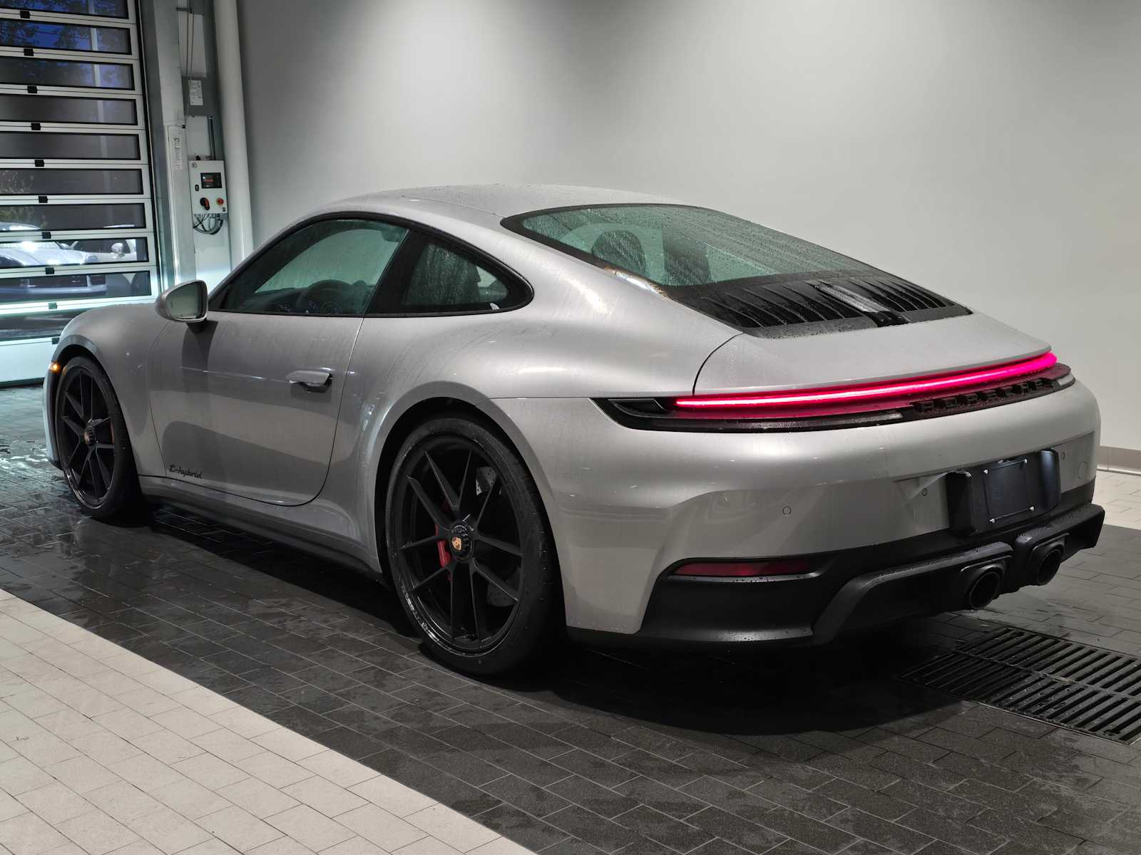 2025 Porsche 911 4 GTS photo 3