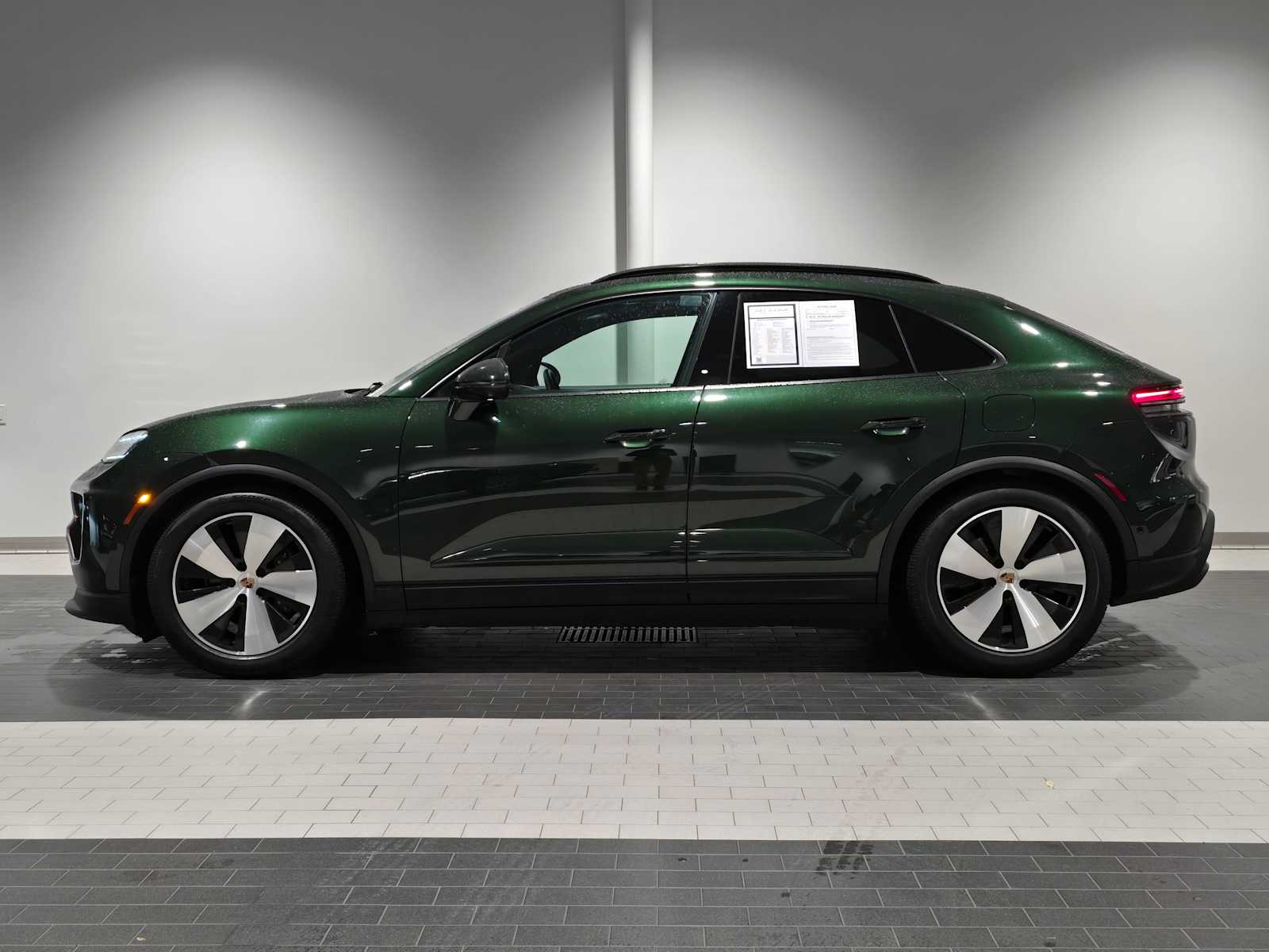 2024 Porsche Macan Electric 4 photo 2