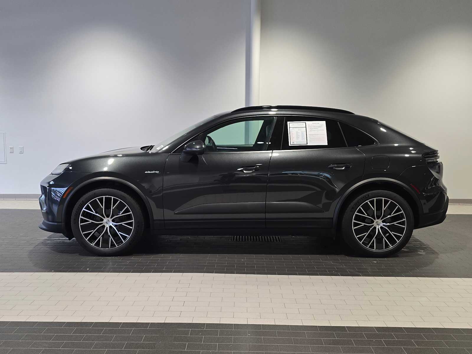 2024 Porsche Macan Electric 4 photo 2