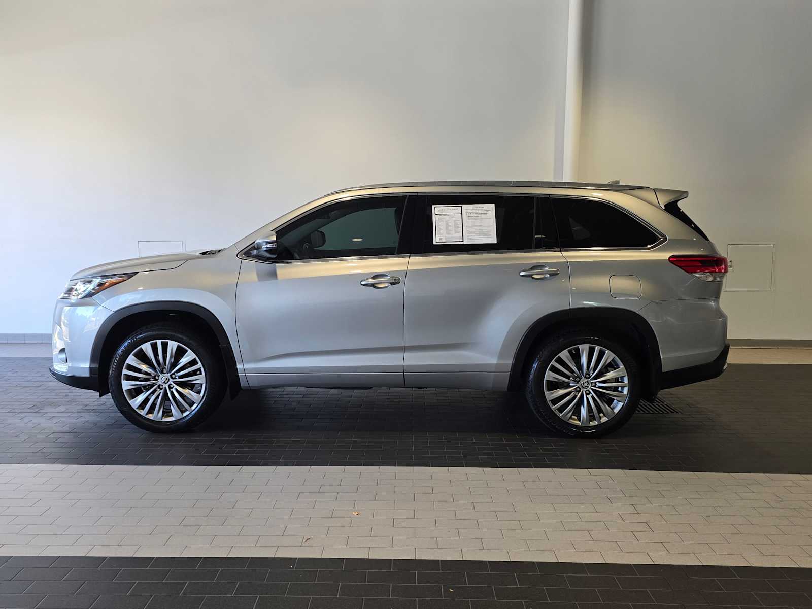 2019 Toyota Highlander Limited photo 2