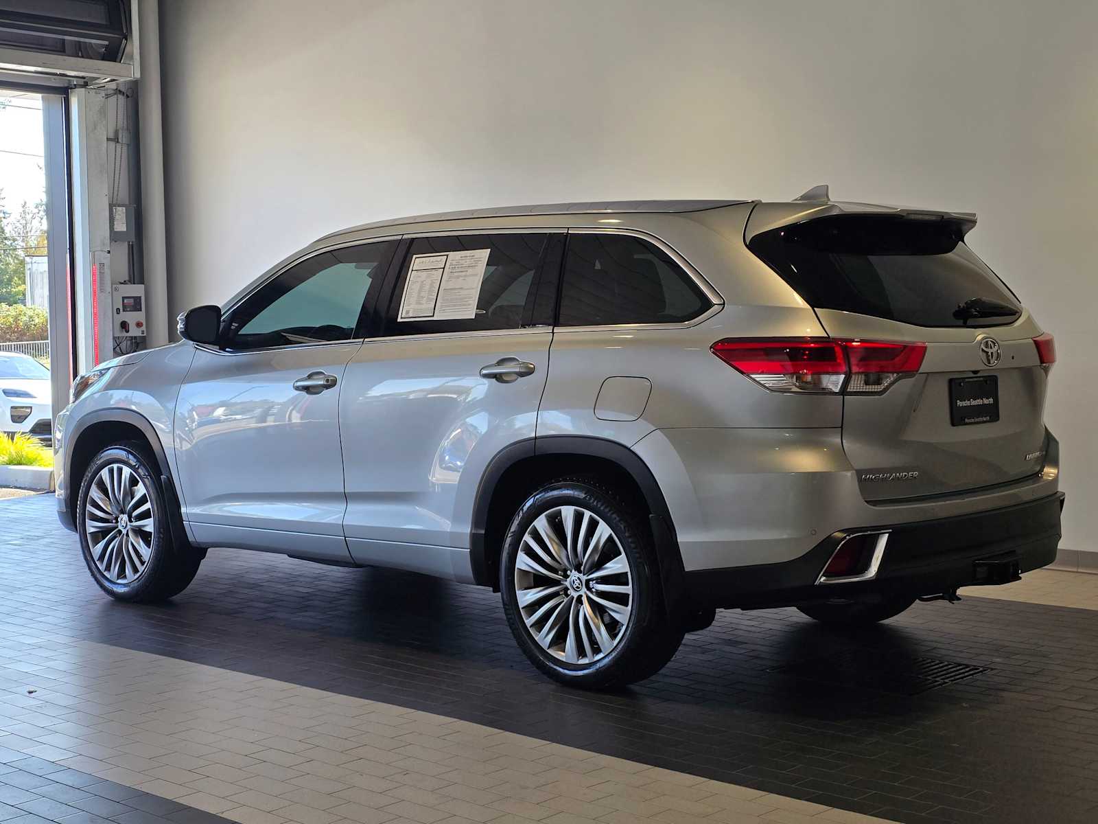 2019 Toyota Highlander Limited photo 3