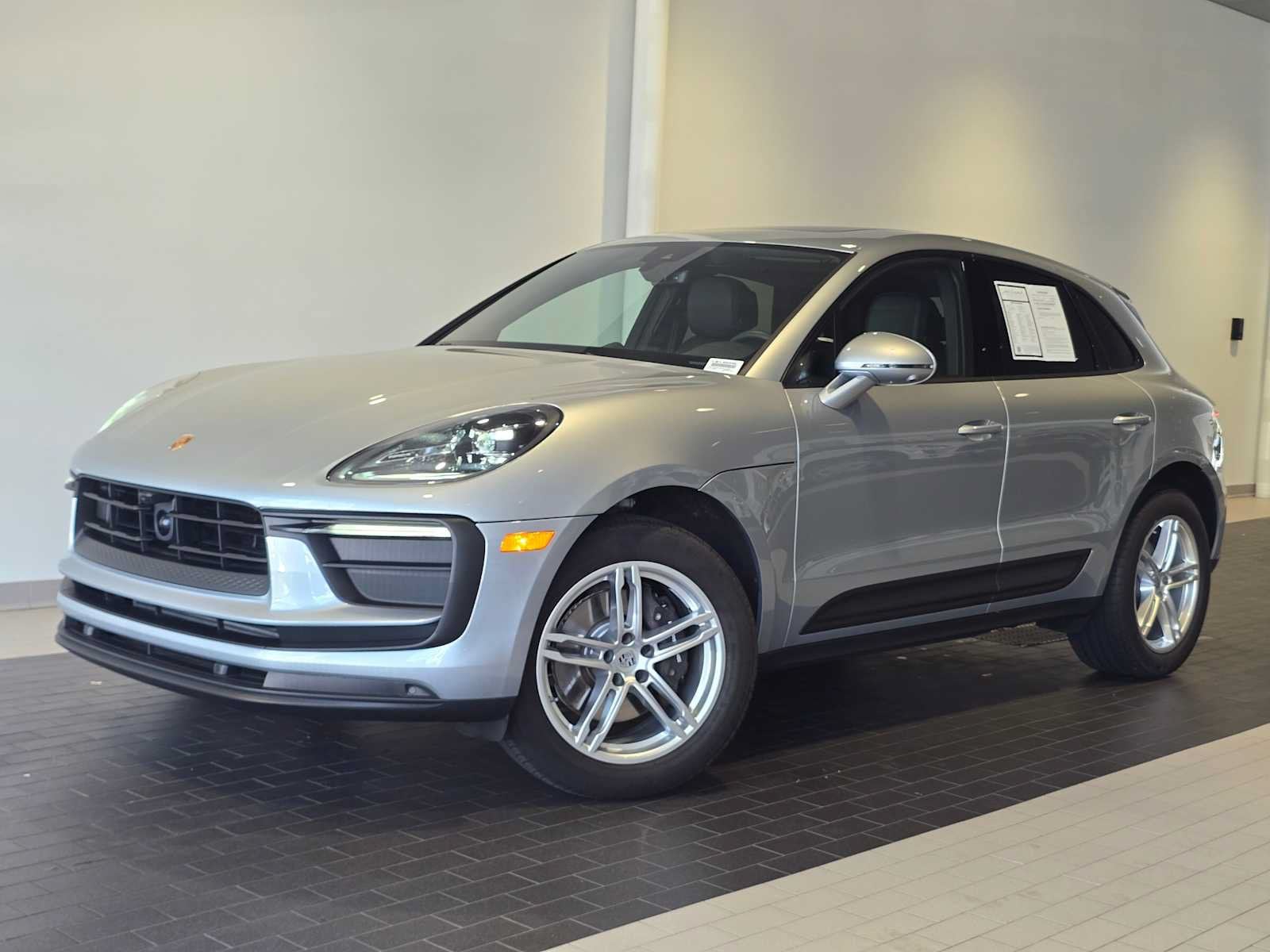 2025 Porsche Macan Base