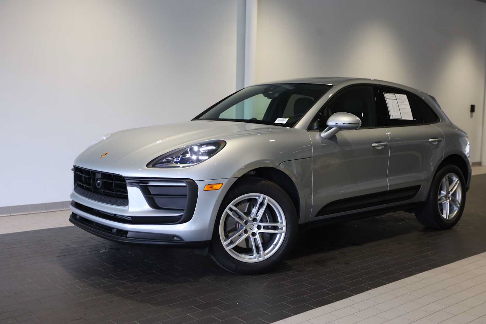 2025 Porsche Macan Base