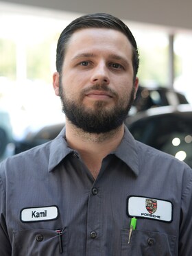 Staff member Kamil from ID_59aa06