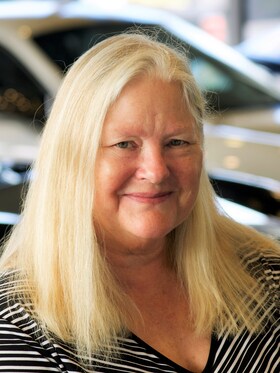 Staff member Amy Rust from ID_5841f9