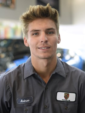 Staff member Andrew from ID_59aa06